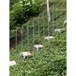 Hangstufen und Geländer sind nicht im Lieferumfang enthalten.